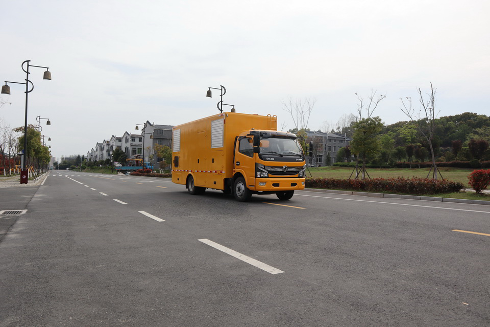 國六東風(fēng)多利卡電源車.jpg