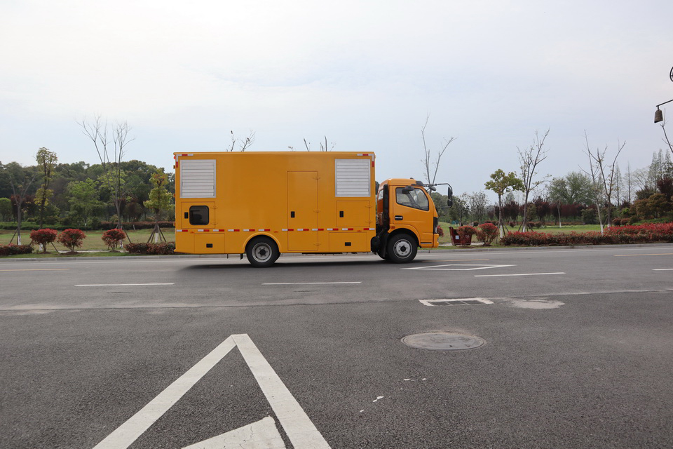 國六東風(fēng)多利卡電源車1.jpg