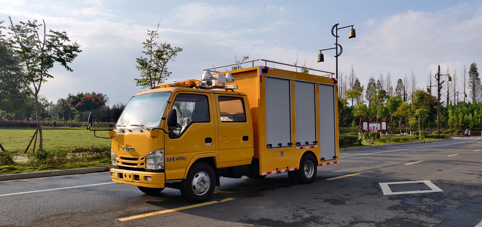 五十鈴雙排救險(xiǎn)車(chē)2.jpg