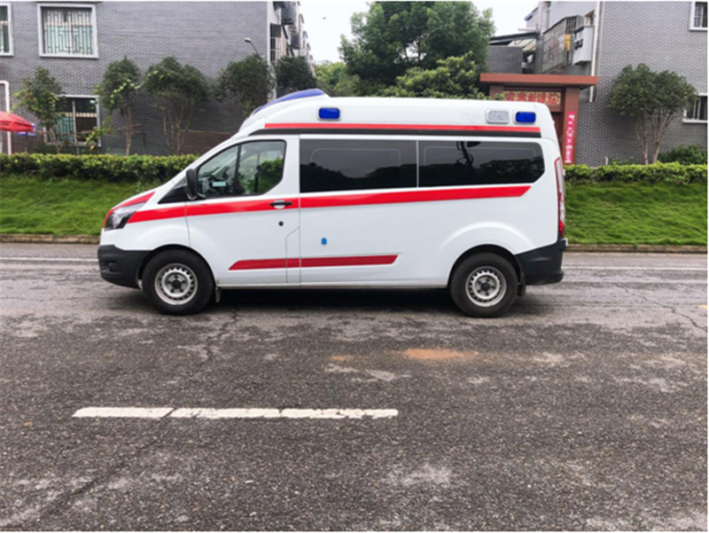 福特V362汽油中軸中頂監護型救護車 (5).jpg